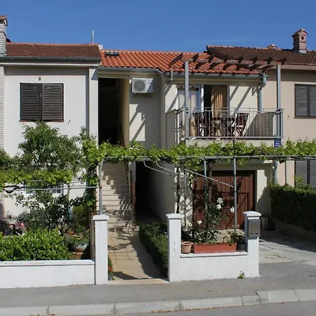 Apartments With Parking Space Pula - 7646 * Pula