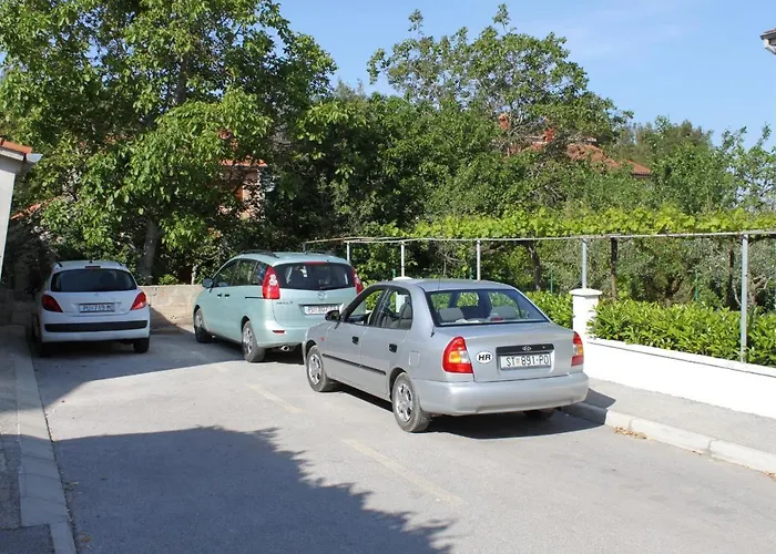 Apartments With Parking Space Pula - 7646